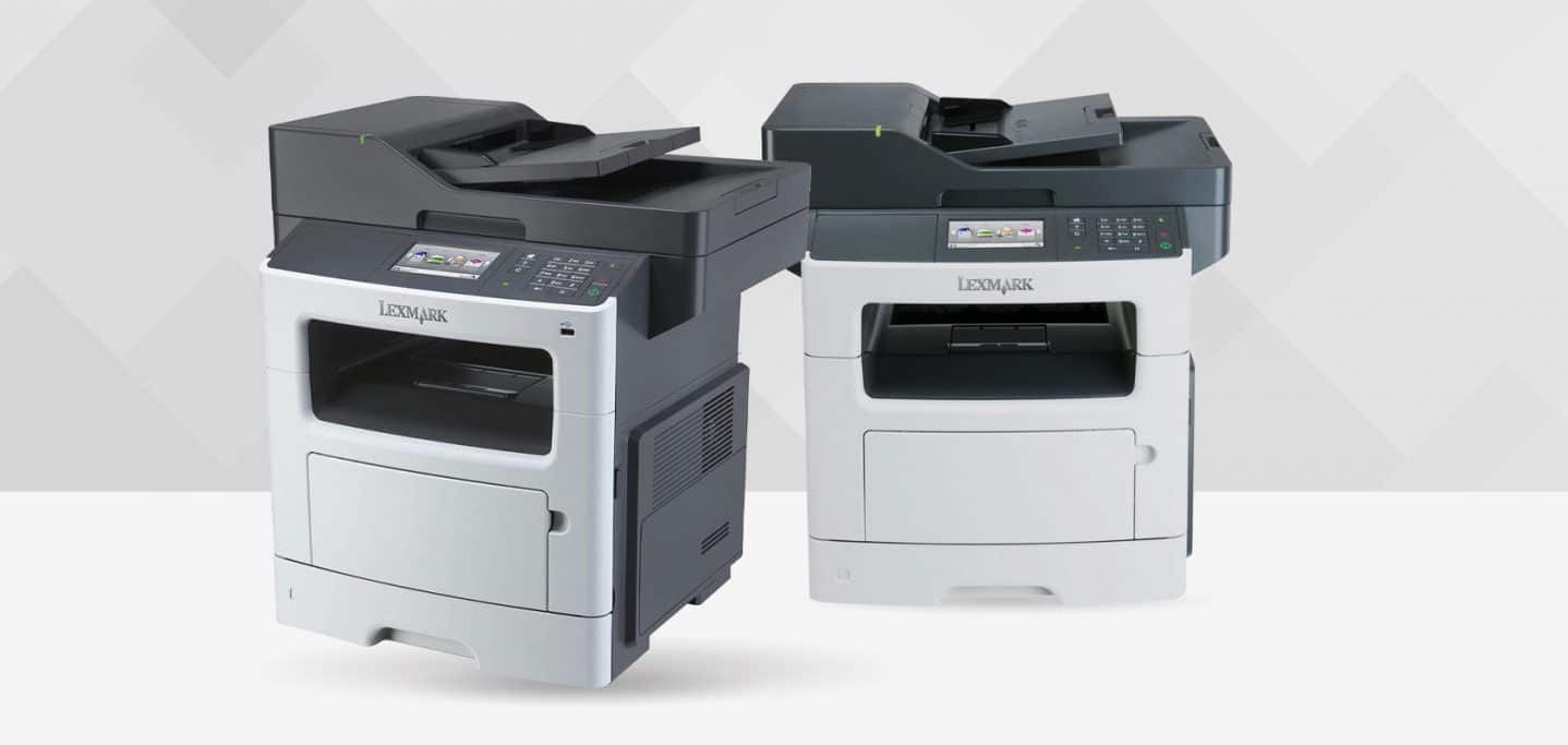 Stampanti multifunzione Lexmark su sfondo grigio, simbolo di costi di gestione nascosti. Stampanti multifunzione Lexmark su sfondo grigio, simbolo di costi di gestione nascosti.
